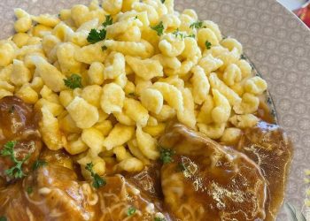 Schweinemedaillons mit Spätzle und Bohnensalat