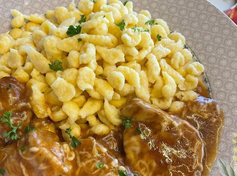 Schweinemedaillons mit Spätzle und Bohnensalat – Alte Oma Rezepte