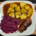 Rouladen mit Rotkohl und Kartoffeln
