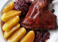 Entenkeule Rotkohl Kartoffeln