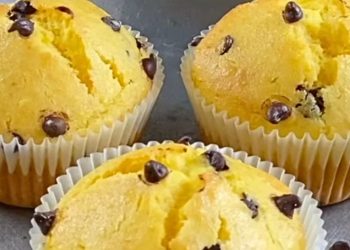 Orangenmuffins mit Schokoladenstückchen: das einfache und duftende Rezept