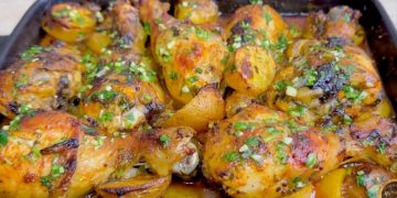 Gebackenes Hähnchen mit Kartoffeln: der leckere zweite Gang ganz in der Pfanne