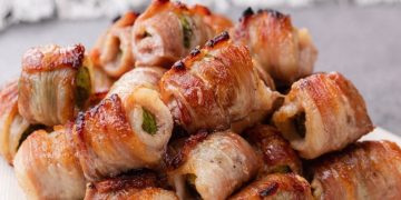 Mit Speck umwickelter Rosenkohl: eine originelle und superleckere Beilage!