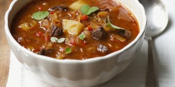 Deftige Gulaschsuppe