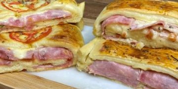 Blätterteig Strudel mit Schinken und Käse